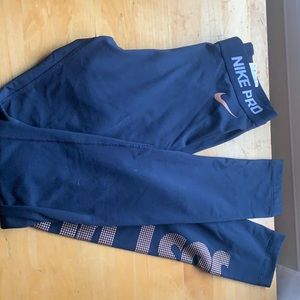 Navy and pink Nike dri fit leggings! 💙